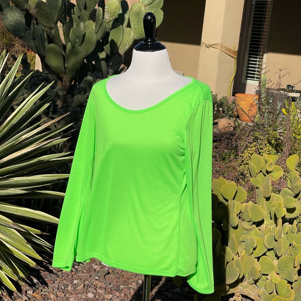 COLOR IN MOTION TOP